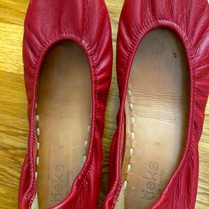 Cardinal red size 8 tieks. Sold as is.